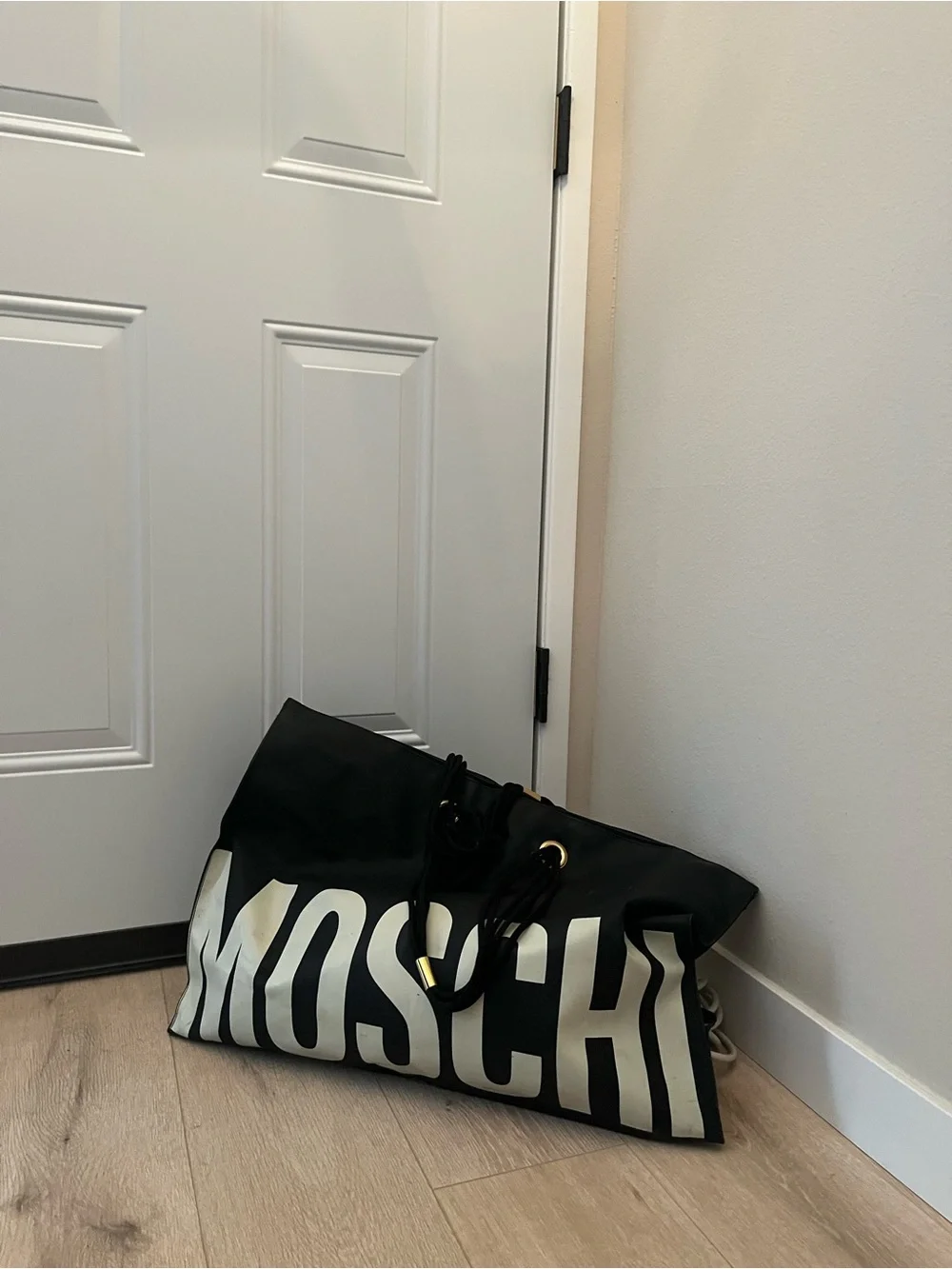 Moschino Vintage Black and White Logo Travel/Beach Bag - Picture 9 of 9